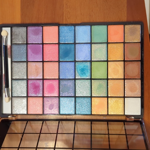 I ❤️ revolution and Nicka K pallets - Picture 6 of 6